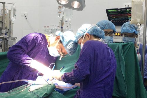 Trái tim người đàn ông 44 tuổi 'sống lại' lần 2 trong cơ thể em bé 11 tuổi