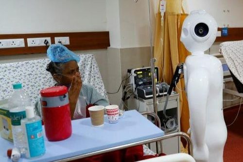 Robot giúp kết nối bệnh nhân cách ly điều trị vì COVID-19 với người thân