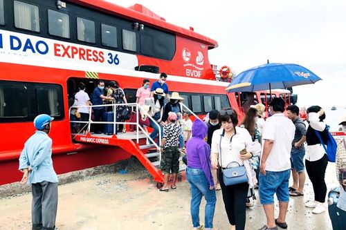Đưa hàng Việt ra Côn Đảo