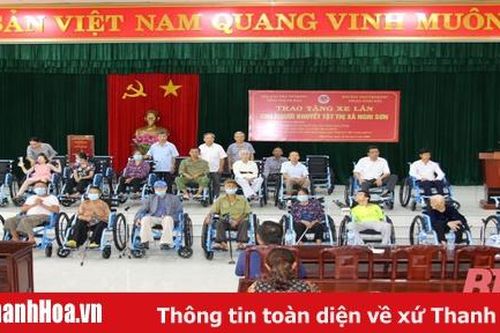 Trao 35 xe lăn cho người khuyết tật ở thị xã Nghi Sơn