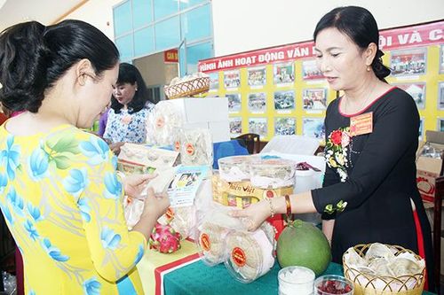 Khấm khá từ nghề nuôi chim trời