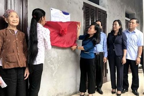 Bàn giao nhà 'Nghĩa tình nông dân' cho hội viên nghèo