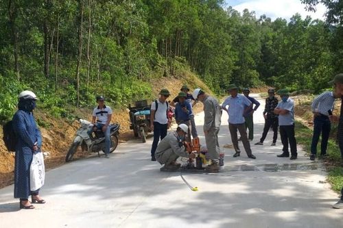 Vân Đồn (Quảng Ninh): Kiểm tra chất lượng công trình đường Bản Sen theo kiến nghị của người dân