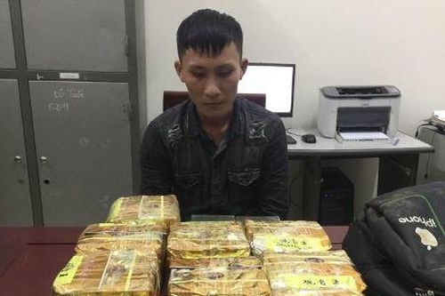 Nghệ An: Hải quan và Công an phối hợp bắt 10 kg ma túy đá, 2 bánh heroin