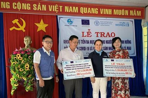 Hơn 3 tỷ đồng hỗ trợ hộ gia đình khó khăn do dịch Covid-19 và hạn hán ở Cà Mau