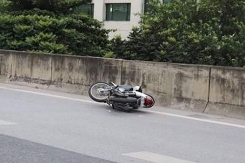 Tìm tung tích ô tô gây tai nạn trên đường vành đai 3 rồi bỏ chạy