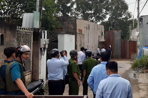 Cưỡng chế chủ công trình ngang nhiên rào bít hẻm lấy đất xây nhà