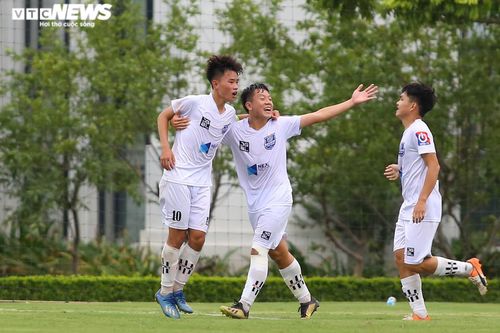 Thầy Giôm đến xem, U17 HAGL thoát thua trận ra quân U17 Quốc gia