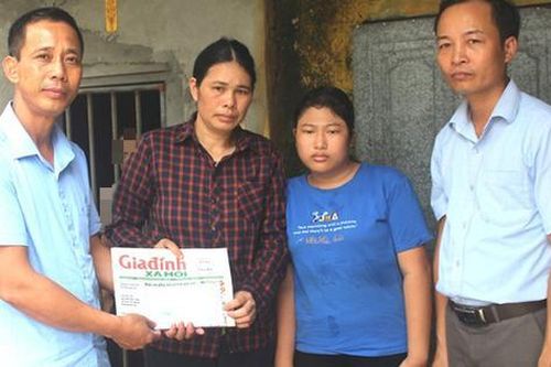 Ấm lòng món quà đượm tình người đến với người vợ bất hạnh nuôi chồng thần kinh trong gian buồng khóa trái ở Hải Dương
