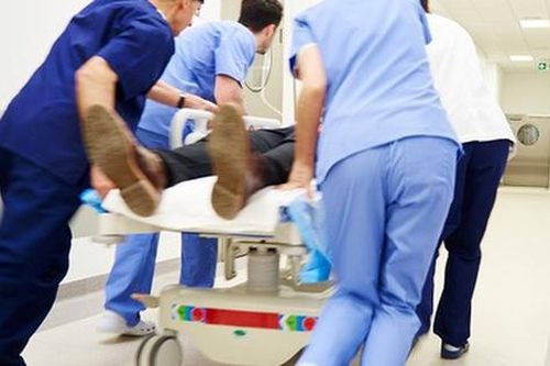 Chàng trai 27 tuổi tử vong vì nhồi máu não, bác sĩ thở dài nói: Có một chuyện lẽ ra anh ấy càng không nên làm sau bữa ăn