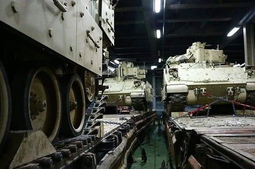 Liên quân Mỹ triển khai xe chiến đấu Bradley tới Đông Bắc Syria