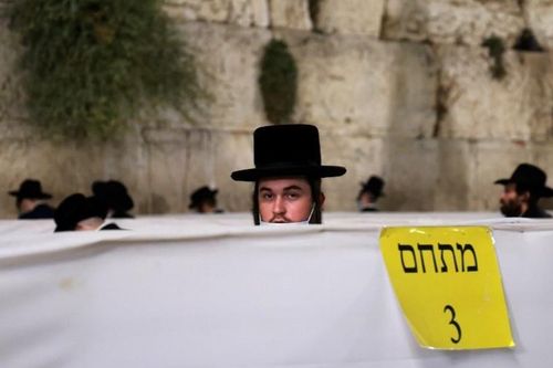 Người Israel đón năm mới giữa lệnh phong tỏa gây tranh cãi