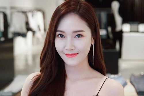 Jessica bị chỉ trích lợi dụng tên tuổi SNSD