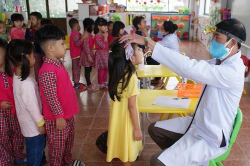 13 trẻ cùng lớp mắc tay chân miệng