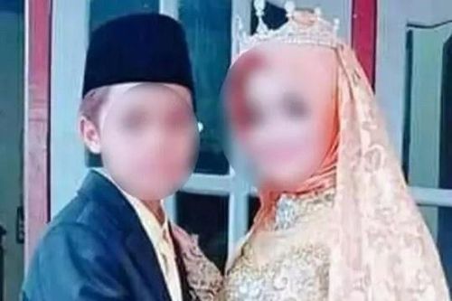Hai thiếu niên bị ép cưới vì đi chơi về muộn ở Indonesia
