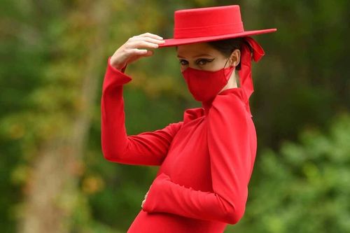 Màn catwalk dưới nước của siêu mẫu Coco Rocha