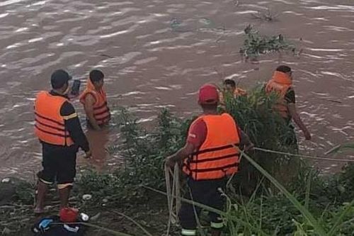 Người mẹ ôm con trai 3 tuổi nhảy sông Đồng Nai