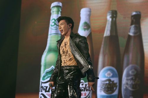 Erik khoe chất giọng mượt mà trong đêm nhạc của Huda