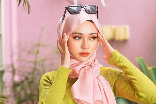 Người mẫu đạo Hồi được coi như bản sao của Song Ji Hyo