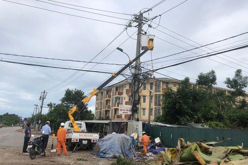 Miền Trung khẩn trương khắc phục sự cố lưới điện