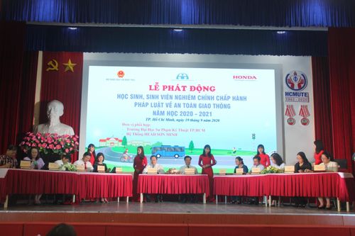 Mỗi học sinh, sinh viên là một tuyên truyền viên trong chấp hành pháp luật về ATGT
