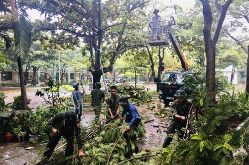 Bộ đội Biên phòng khẩn trương giúp dân khắc phục hậu quả bão số 5