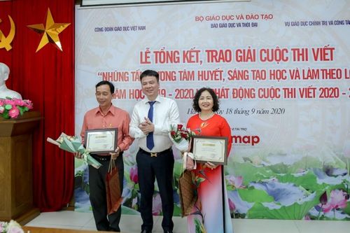 Báo Giáo dục và Thời đại trao giải Cuộc thi viết 'Những tấm gương tâm huyết, sáng tạo học và làm theo lời Bác'