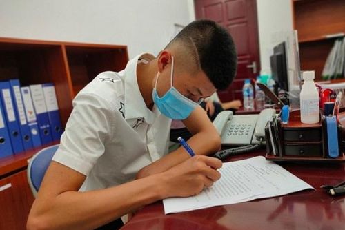 Con trai thay mẹ đăng ký hiến tạng cha để cứu người