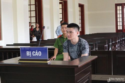 Bi kịch bố mẹ '9X' nối gót nhau vào tù, 2 con thơ sống cậy ông bà