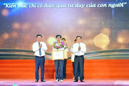 Nghệ An tuyên dương 119 học sinh đạt giải quốc tế, quốc gia và đạt điểm thi tốt nghiệp THPT cao