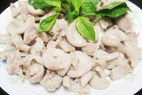 Mẹo nhỏ để luộc lòng lợn trắng giòn, thơm ngọt, không có mùi hôi