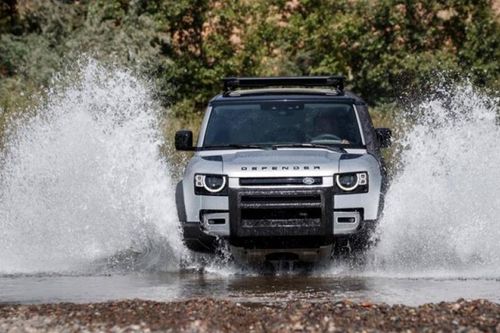 Land Rover Defender vừa ra mắt khách hàng Việt, đã có ngay 30 đơn hàng