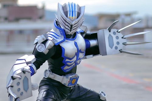 Trầm trồ trước loạt ảnh cosplay Kamen Rider Tiger cực chất