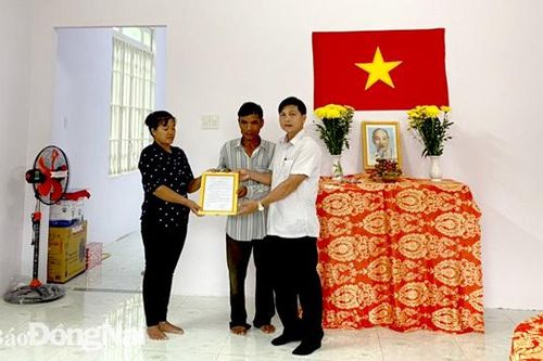 Xây dựng nhà ở tặng gia đình có thanh niên nhập ngũ