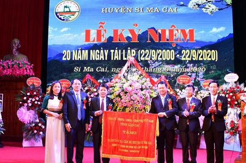 Si Ma Cai kỷ niệm 20 năm tái lập huyện