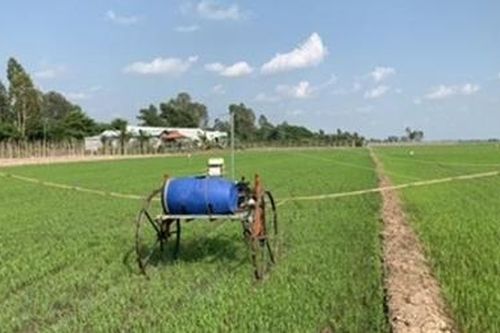 Xe phun thuốc trừ sâu điều khiển từ xa – giúp người người dân bảo vệ sức khỏe