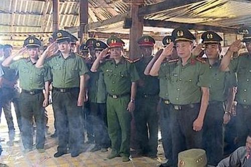 Tiếc thương người con của dân bản!
