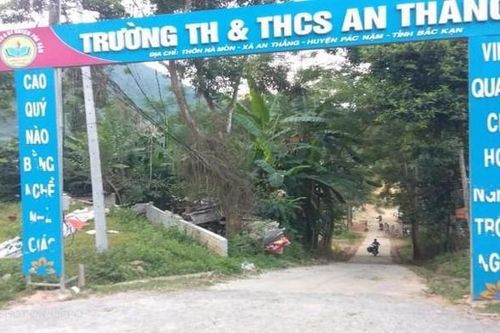 Phó hiệu trưởng hút ma túy tại phòng làm việc