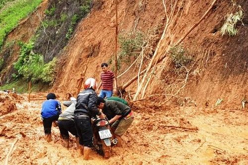 Quảng Nam: Mưa lớn gây sạt lở nặng ở khu vực miền núi