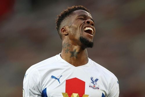 Zaha ghi 2 bàn vào lưới đội bóng cũ Man United