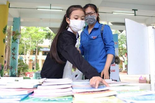 'Nhà sách 0 đồng' tiếp sức học trò vùng tâm dịch