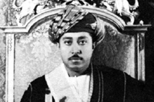 Lưu vong 56 năm, sultan cuối cùng của Zanzibar được đoàn tụ gia đình
