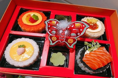 9x 'hốt bạc' nhờ sáng tạo bánh trung thu sushi gây 'sốt'