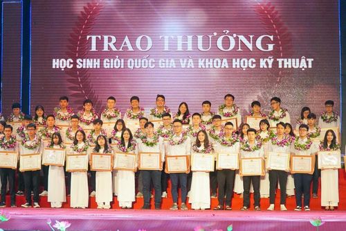 Nghệ An: Tuyên dương HS đạt giải quốc tế, quốc gia và điểm cao Tốt nghiệp THPT
