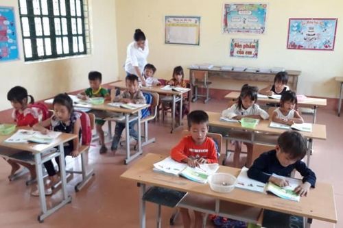 Ổn định dạy học tại điểm trường Bản Phung