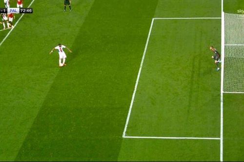 CĐV Man Utd 'VAR đã giết chết bóng đá'