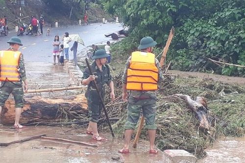 BĐBP tích cực giúp dân khắc phục hậu quả sau bão