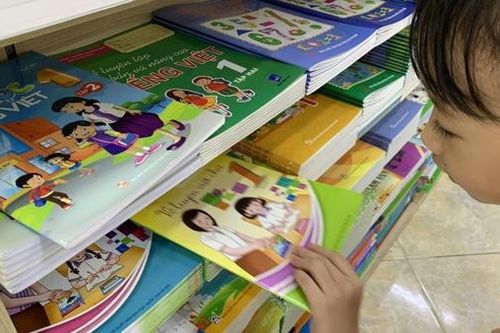 Hà Nội yêu cầu không được ép học sinh mua tài liệu tham khảo