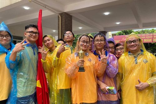 'Nhà leo núi' Lưu Đào Dũng Trí là học sinh giỏi, khiêm tốn