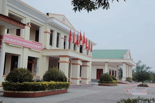 Hàng loạt trụ sở xã đẹp long lanh phải bỏ hoang sau sáp nhập